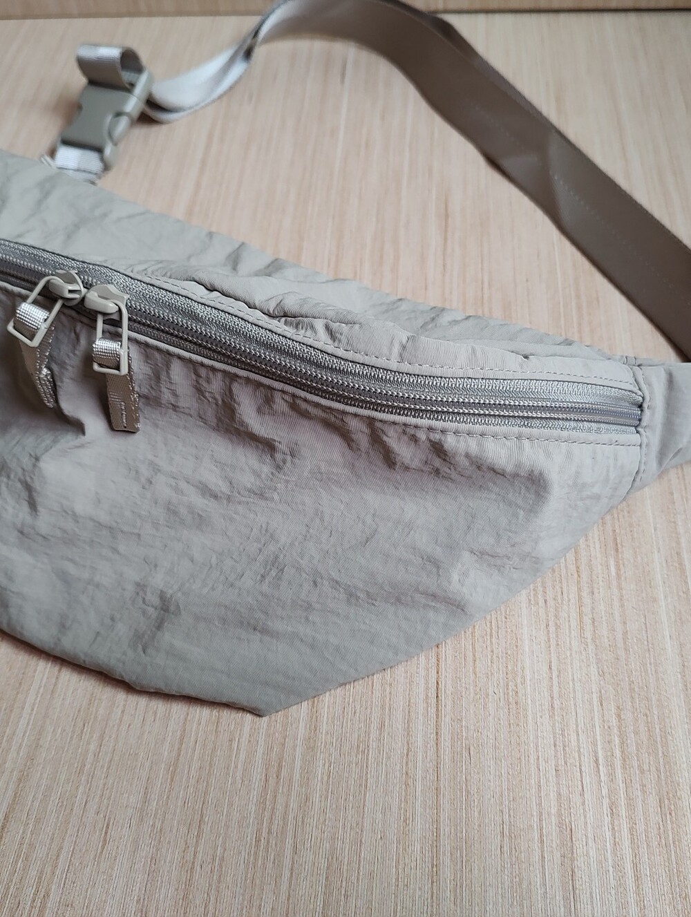 Uniqlo Nylon Crossbody Bag Funny Pack Waist Shoulder Handbag Beige Khaki Pockets - Picture 8 of 16